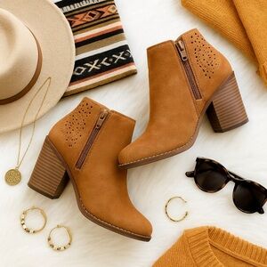 American eagle size zip faux suede ankle boot bootie ❤️